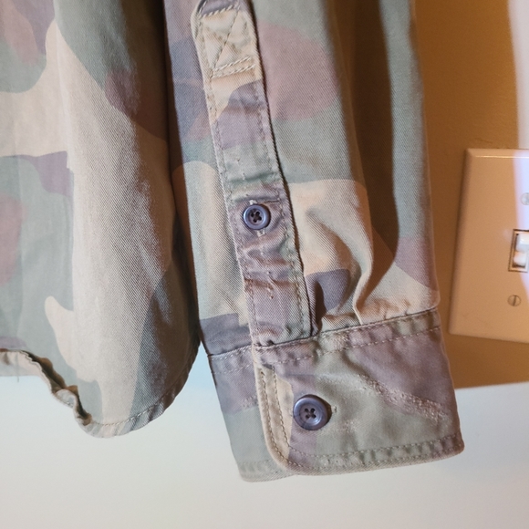 Cammo heavy shirt/light jacket. Brand is DHB. - Picture 3 of 6
